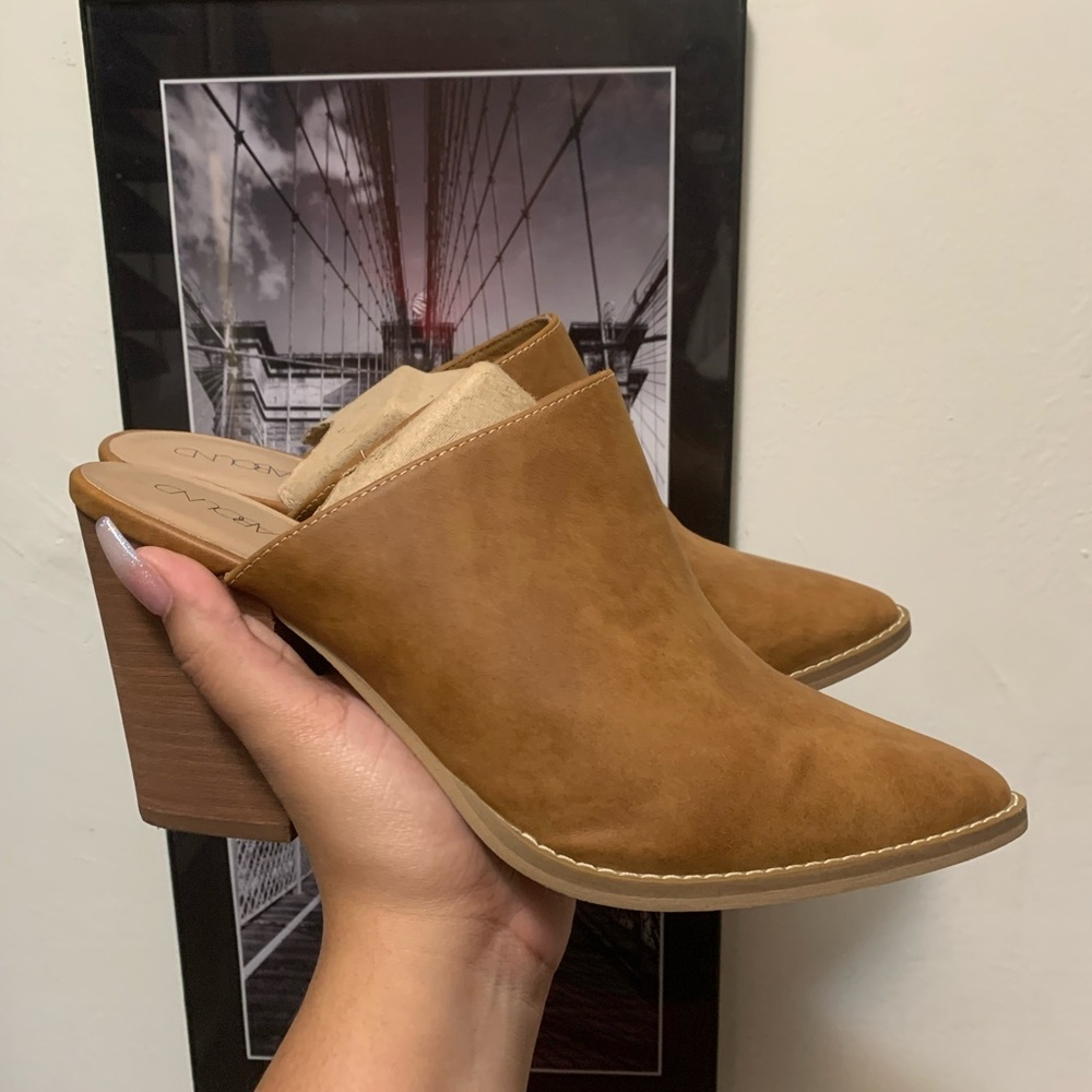 Tan heel mule